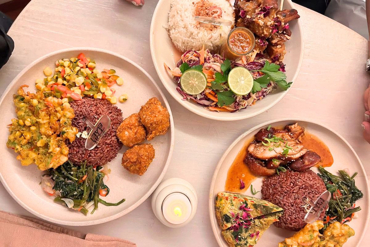 Indonesian Food at THIS IS BALI – authentic flavors and traditional dishes from one of the best restaurants in Ubud A colorful selection of authentic Indonesian food served at THIS IS BALI restaurant in Ubud, including Nasi Campur, satay, tempeh, curries, and fresh vegetables, representing the rich culinary diversity of one of the best restaurants in Ubud