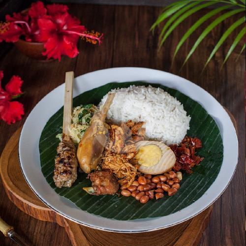 Traditional Balinese chicken rice with sambal and sate lilit served at one of the best halal restaurants in Ubud"