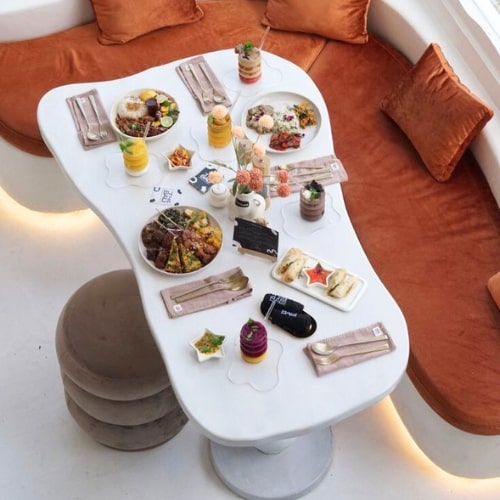 Happy family enjoying group dinner at THIS IS BALI, a family-friendly restaurant in Ubud